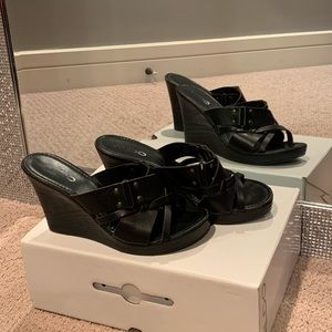 Aldo black leather wedge sandals